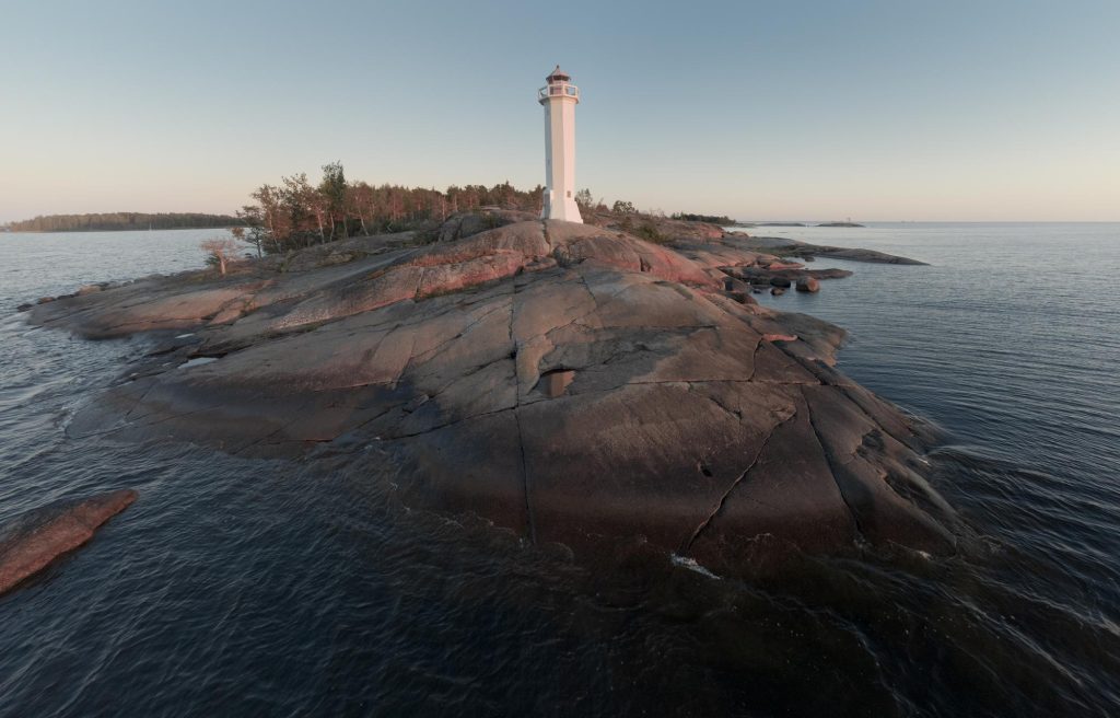Ainutlaatuiset budjettimajoitukset: maatilat ja majakat