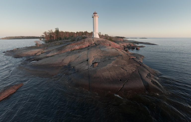 Ainutlaatuiset budjettimajoitukset: maatilat ja majakat