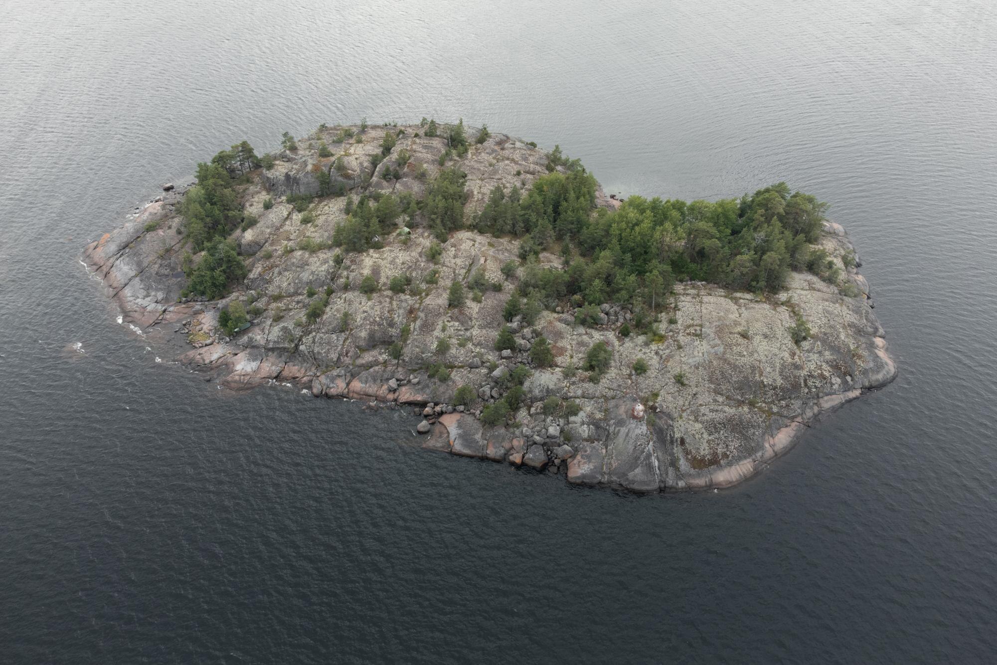 Paraisten kaunis saaristomaisema houkuttelee budjettimatkailijoita.