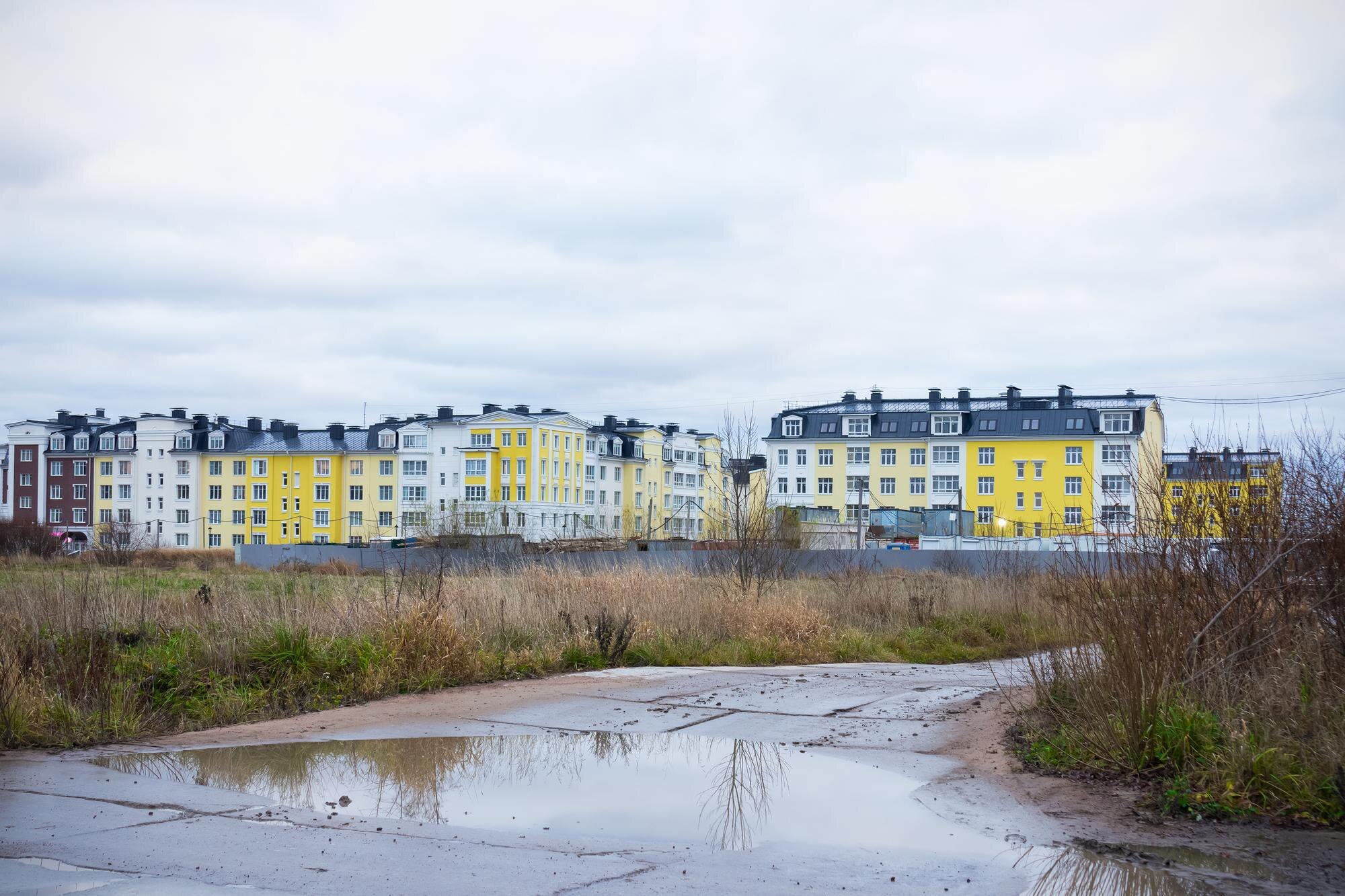 Sateinen pikkukaupungin katu ja maksuton kulttuurikohde Suomessa