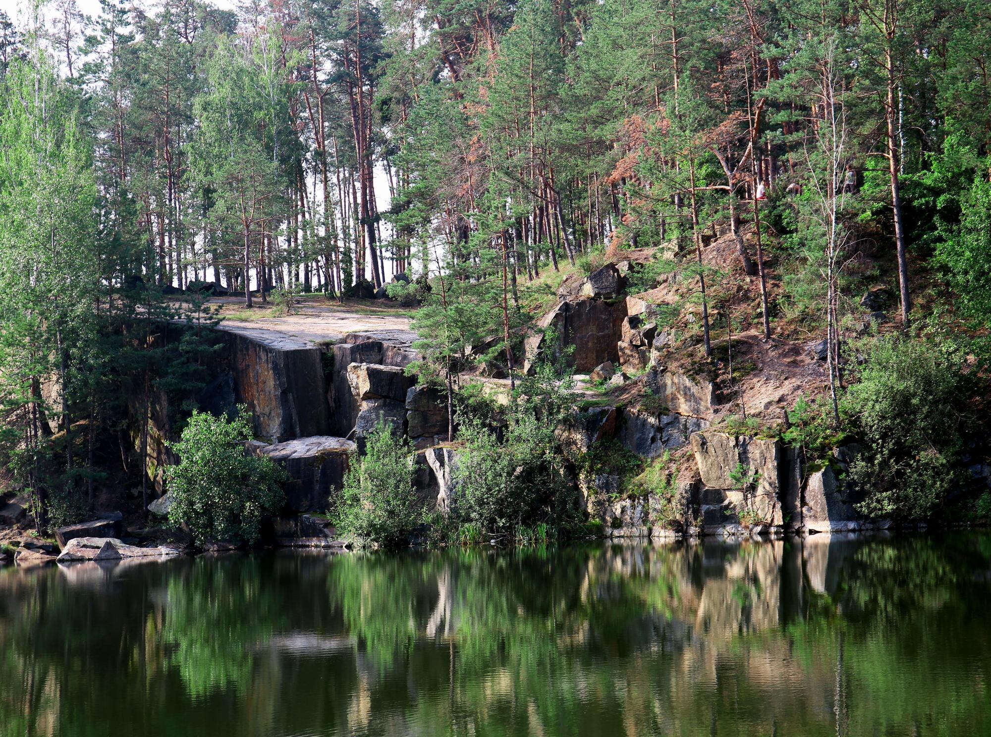 Tuntematon luontokohde Suomessa: piilotettu metsäjärvi